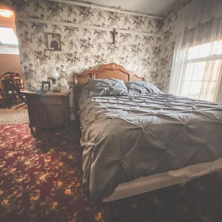 Lizzie Borden House Bed & Breakfast Fall River Dış mekan fotoğraf
