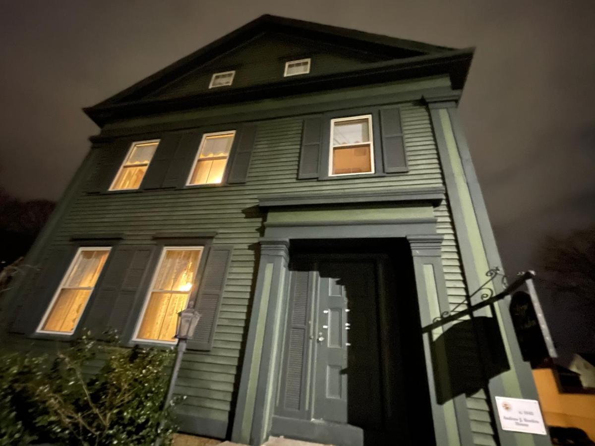 Lizzie Borden House Bed & Breakfast Fall River Dış mekan fotoğraf