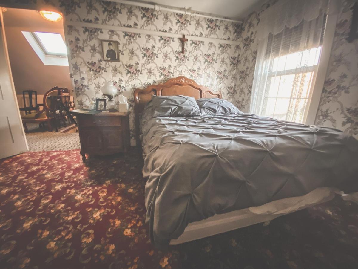 Lizzie Borden House Bed & Breakfast Fall River Dış mekan fotoğraf
