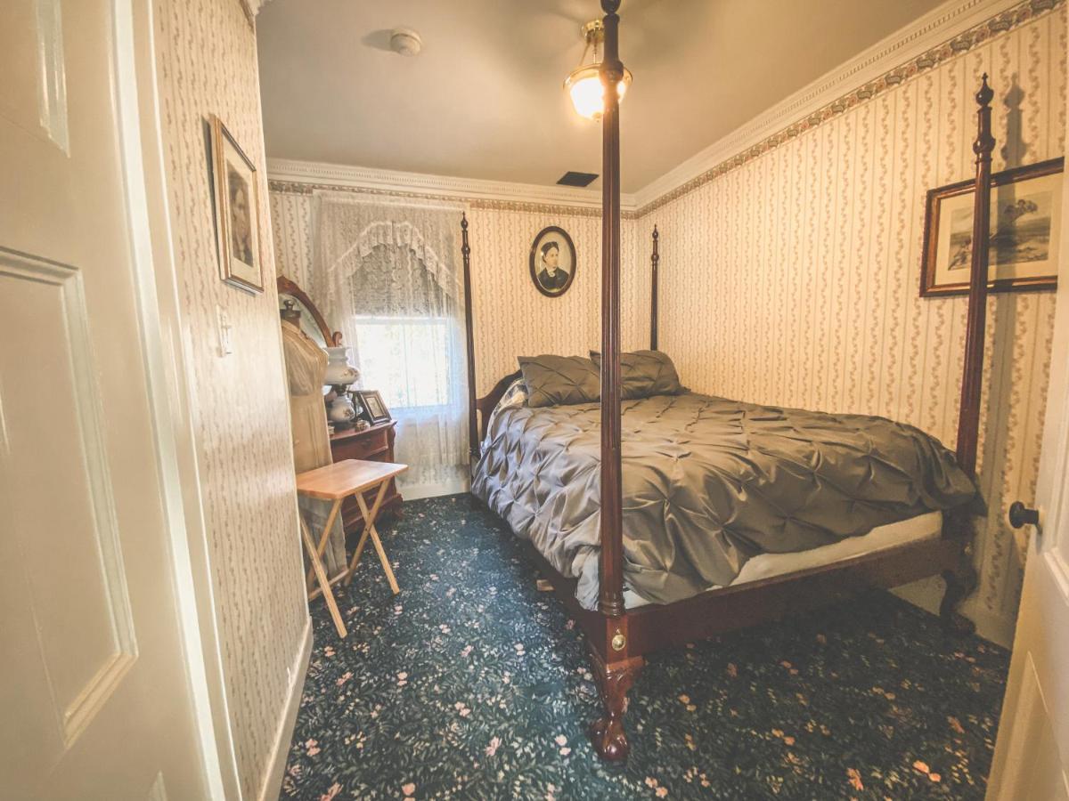 Lizzie Borden House Bed & Breakfast Fall River Dış mekan fotoğraf