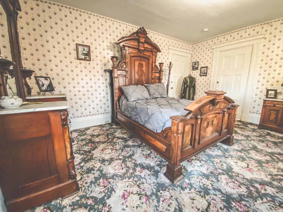 Lizzie Borden House Bed & Breakfast Fall River Dış mekan fotoğraf