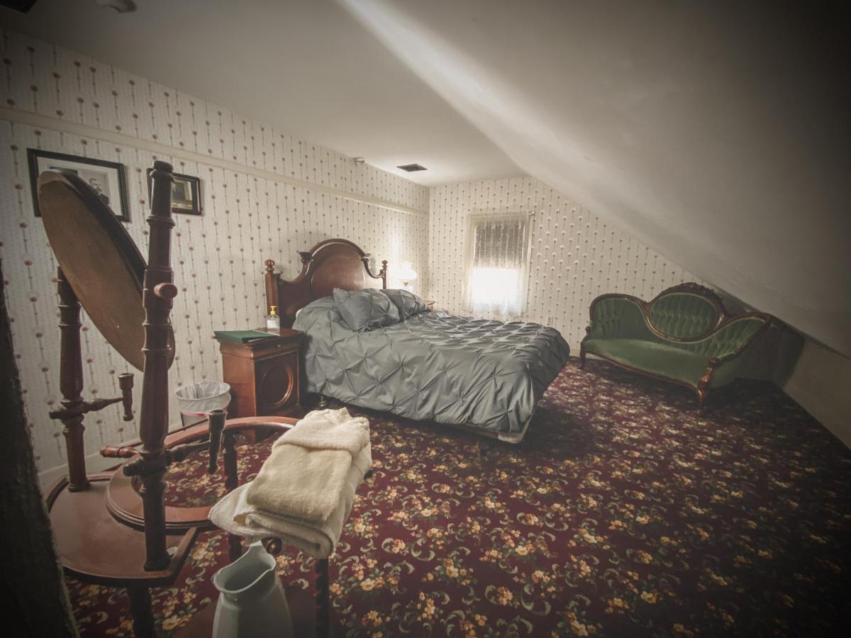 Lizzie Borden House Bed & Breakfast Fall River Dış mekan fotoğraf