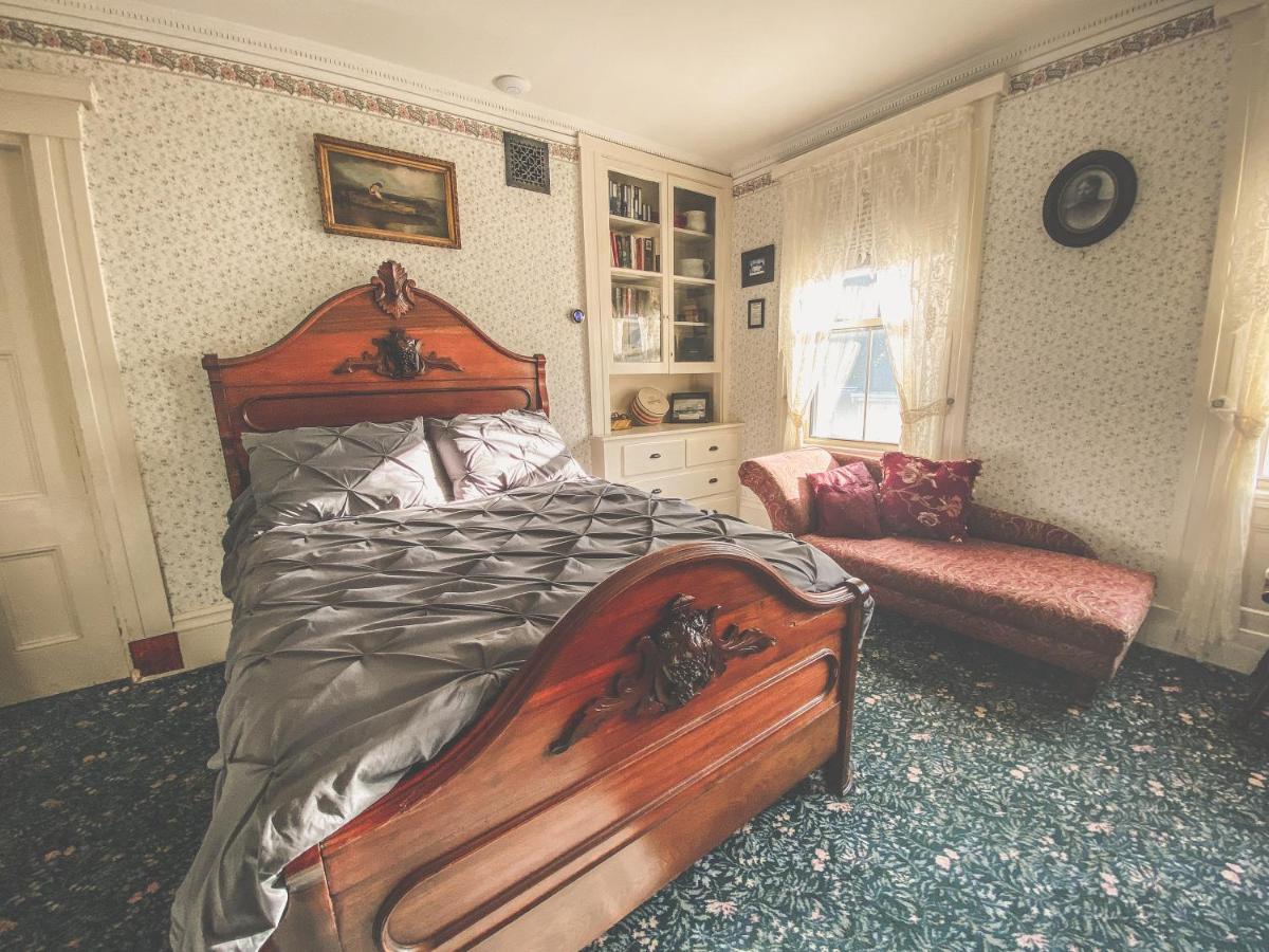 Lizzie Borden House Bed & Breakfast Fall River Dış mekan fotoğraf