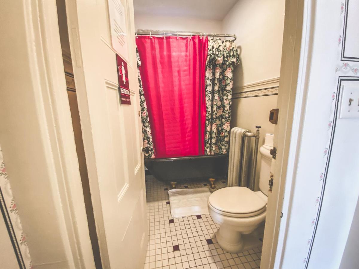 Lizzie Borden House Bed & Breakfast Fall River Dış mekan fotoğraf