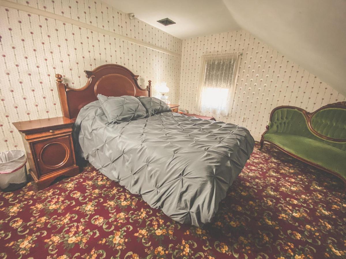 Lizzie Borden House Bed & Breakfast Fall River Dış mekan fotoğraf
