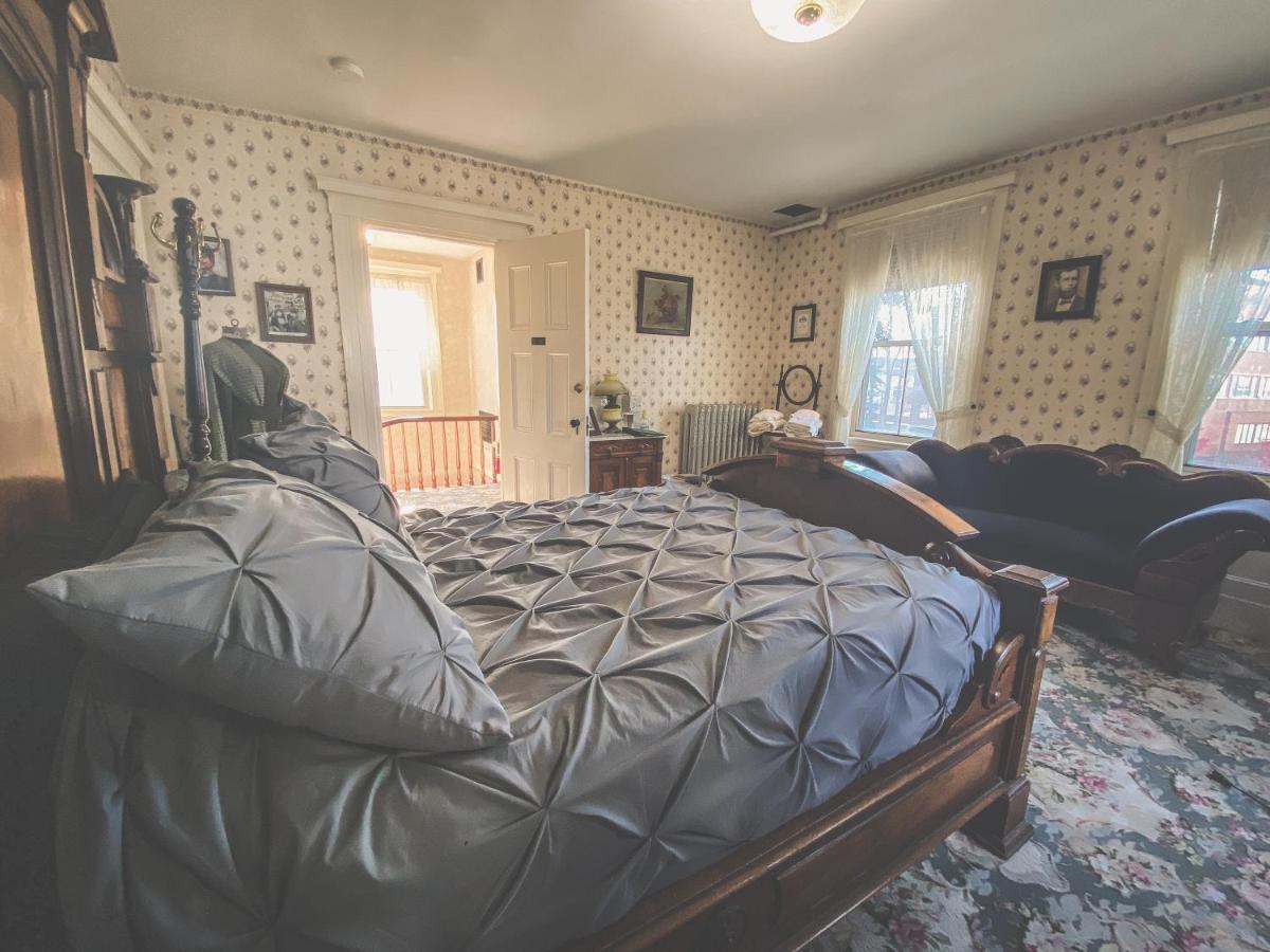Lizzie Borden House Bed & Breakfast Fall River Dış mekan fotoğraf
