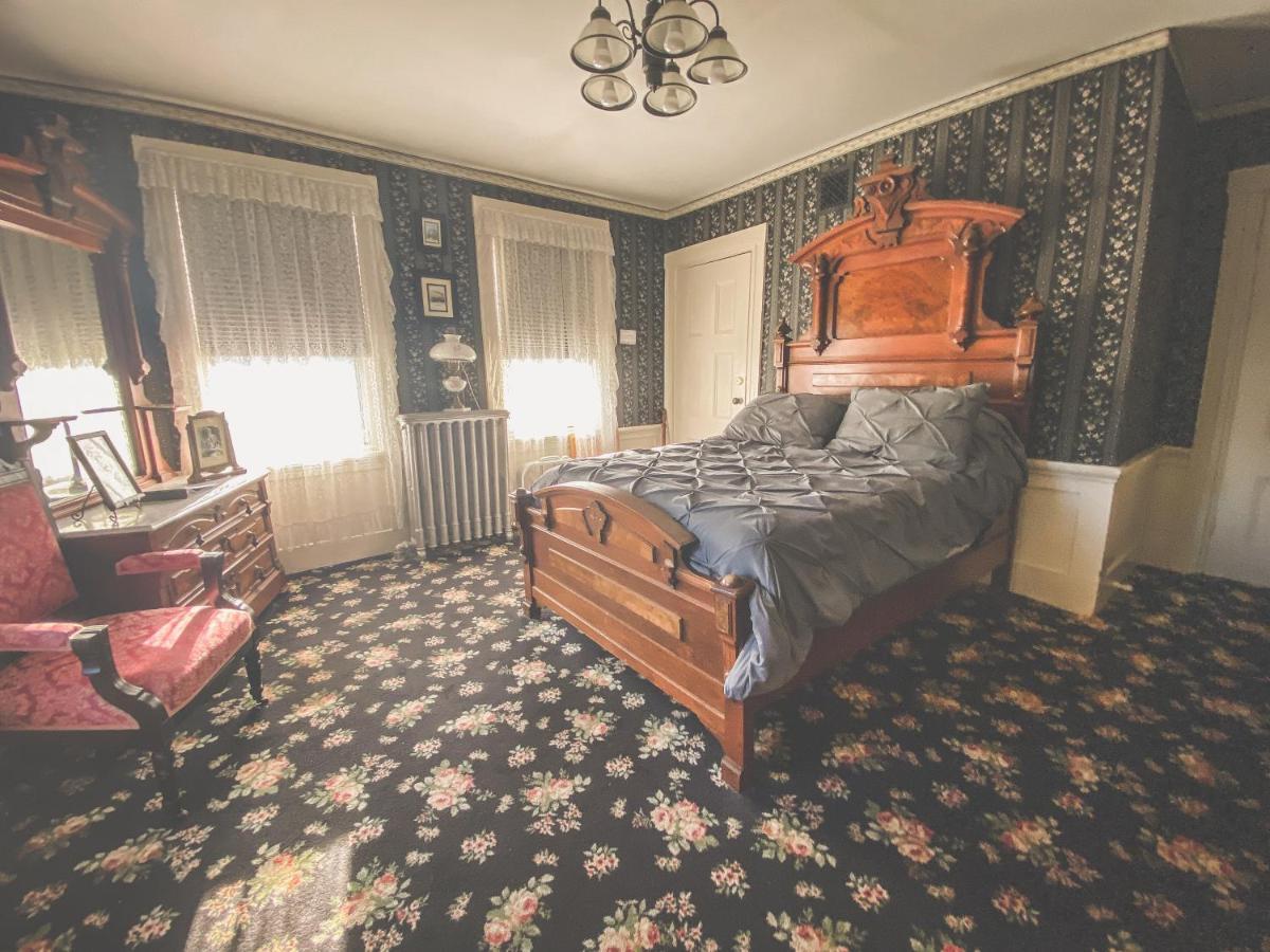 Lizzie Borden House Bed & Breakfast Fall River Dış mekan fotoğraf
