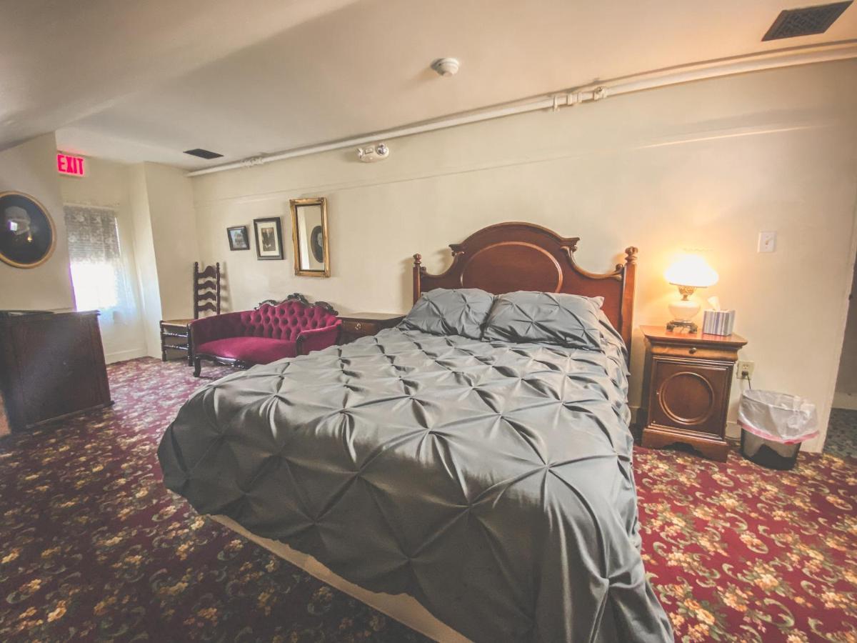 Lizzie Borden House Bed & Breakfast Fall River Dış mekan fotoğraf