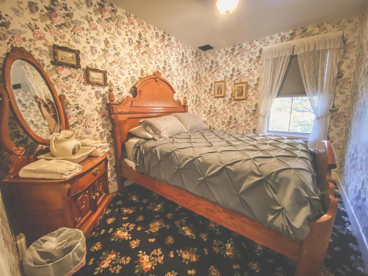 Lizzie Borden House Bed & Breakfast Fall River Dış mekan fotoğraf