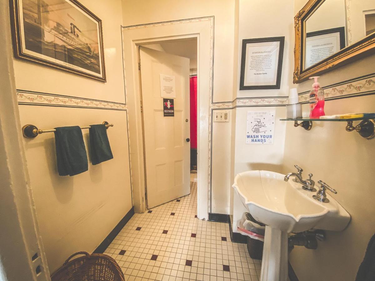 Lizzie Borden House Bed & Breakfast Fall River Dış mekan fotoğraf