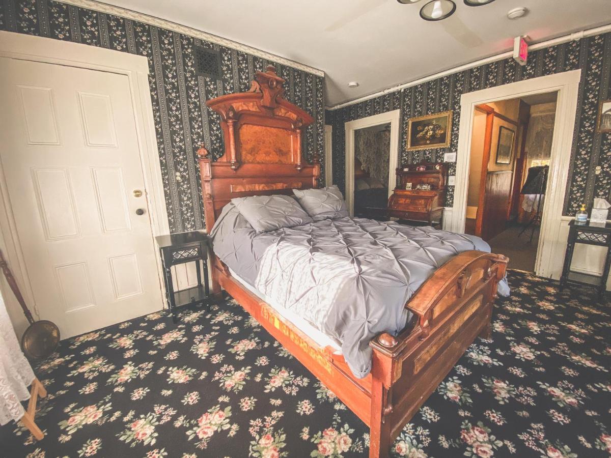 Lizzie Borden House Bed & Breakfast Fall River Dış mekan fotoğraf