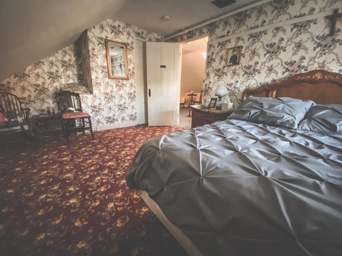 Lizzie Borden House Bed & Breakfast Fall River Dış mekan fotoğraf