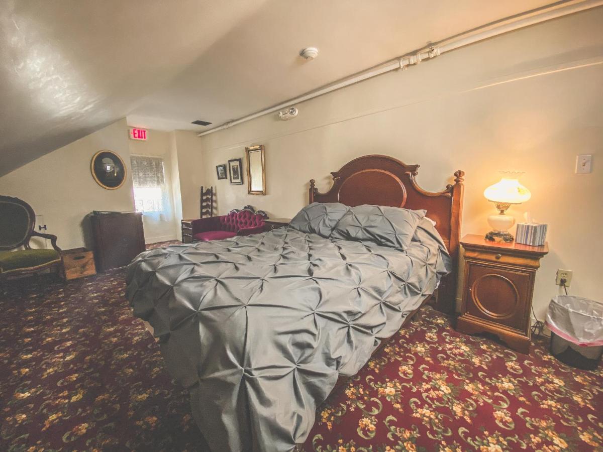 Lizzie Borden House Bed & Breakfast Fall River Dış mekan fotoğraf